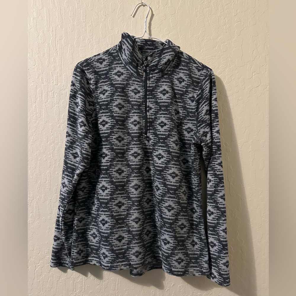 Avalanche Women’s Black and Gray Zip-Up Sweater